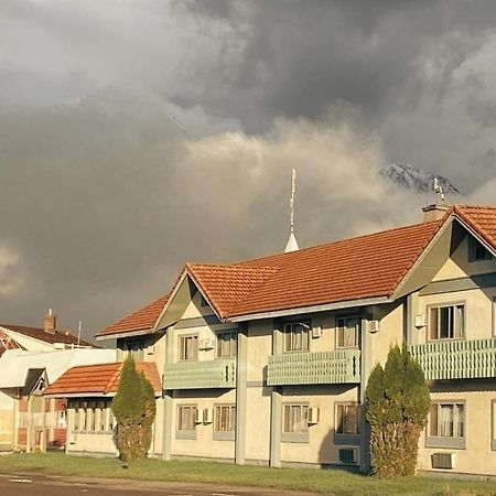 Stork Nest Inn Smithers Esterno foto